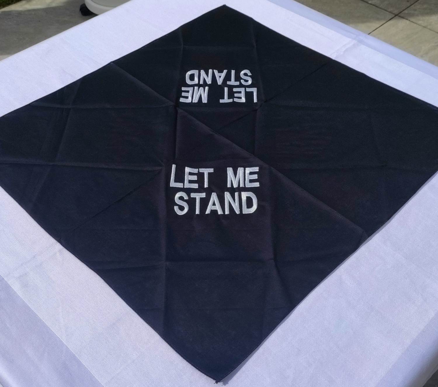 Jenny Holzer - LET ME STAND – BANDANA kopen? Bied vanaf 100!