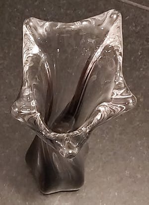 Niet of onleesbaar gesigneerd - Glazen vaas en schaal kopen? Bied vanaf 1!