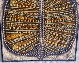 Lisa Larson - Wandfliese Keramik mit Blattmotiv 60er/70er Jahre für Gustavsberg kopen? Bied vanaf 160!