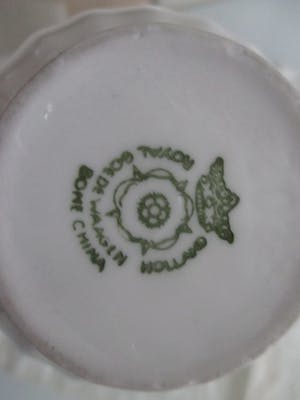 Royal Goedewaagen - Twee porseleinen vaasjes, design 'Ballerina' kopen? Bied vanaf 8!