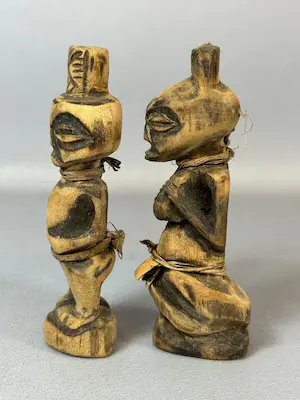Lega - 231037 - Little Rare Old handmade African Lega pair of protection figures, Congo kopen? Bied vanaf 29!