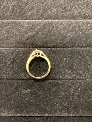 Geelgouden hartring bezet met zirkonia kopen? Bied vanaf 130!