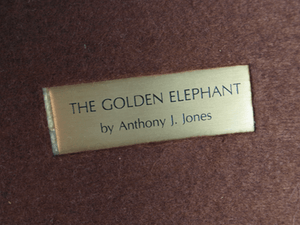 Anthony J. Jones - Bronzen beeld , The Golden Elephant – op houten voetstuk - 4922 gram kopen? Bied vanaf 225!