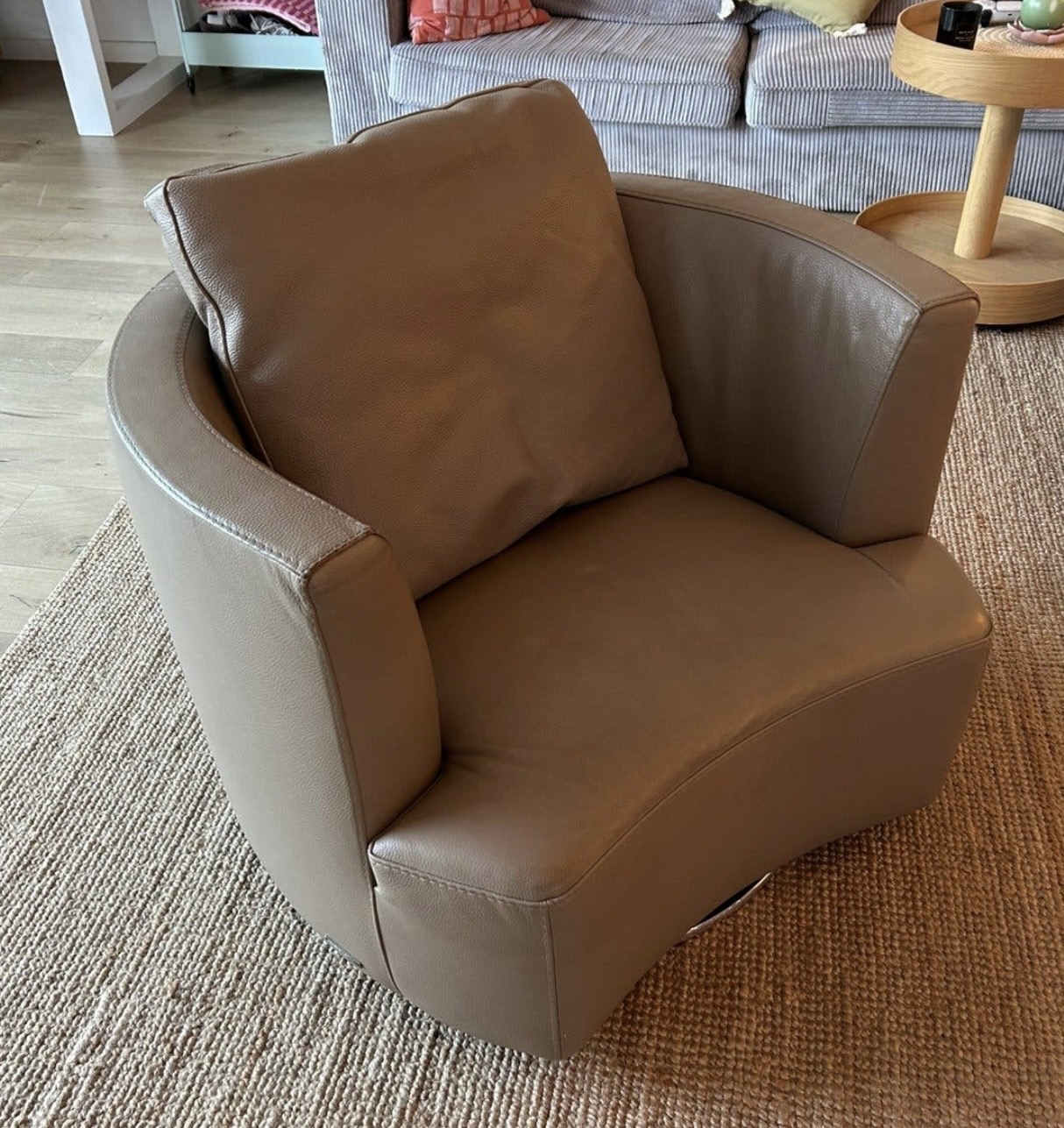 AcheterRoche Bobois - CURL draaifauteuil Ontworpen door Roberto Tapinassi & Maurizio Manzoni? Enchérissez de 350!