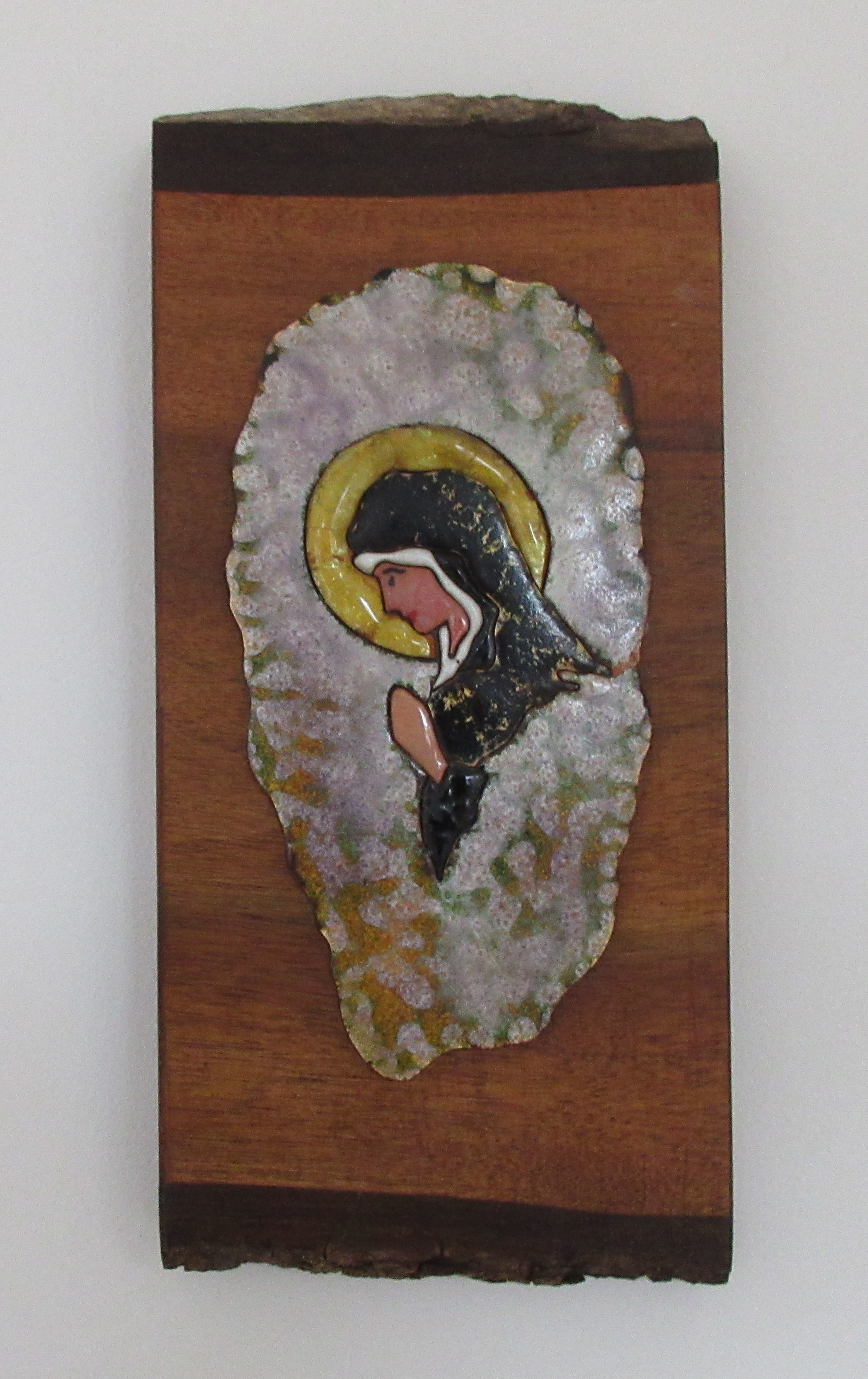 Niet of onleesbaar gesigneerd - Kunstemaille op houten wandplaquette van een Madonna kopen? Bied vanaf 1!