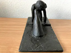 Corry Ammerlaan - Zwaar beeld [ 2,056 kg ] van jongen met dolfijn kopen? Bied vanaf 65!