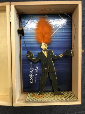 Ossip - Vrolijk mannetje met veer kopen? Bied vanaf 79!