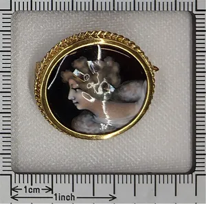 Vintage Fifties 18K gold artisanal brooch with enameled portrait of a lady, sign kopen? Bied vanaf 399!