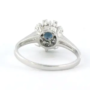 Buy 18k witgouden ring bezet met saffier en single cut geslepen diamant tot. 0,08ct? Bid from 245!