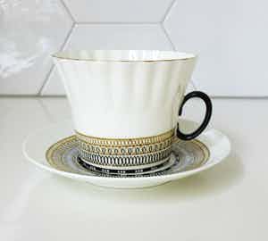 Lomonosov - Zwart - gouden gedecoreerde kop- en schotel verkocht voor € 1!