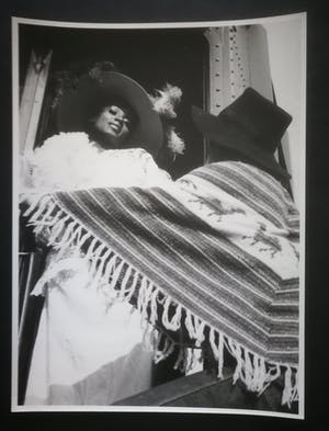 Niet of onleesbaar gesigneerd - Portret dame in de trein. Vintage. kopen? Bied vanaf 1!