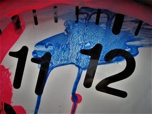 Aat Veldhoen - door Aat omstreeks 1990 beschilderde en gesigneerde Wandklok kopen? Bied vanaf 20!