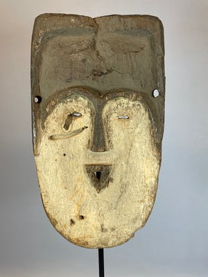 Lega - Old Tribal used African passport mask from the Lega Bwami - Congo. kopen? Bied vanaf 25!