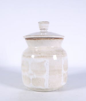 Dirk Hubers - Aardewerk, Dekselpot en schaal op voet kopen? Bied vanaf 80!