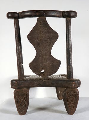 Guro - Bewerkte stoel met leuning kopen? Bied vanaf 1!