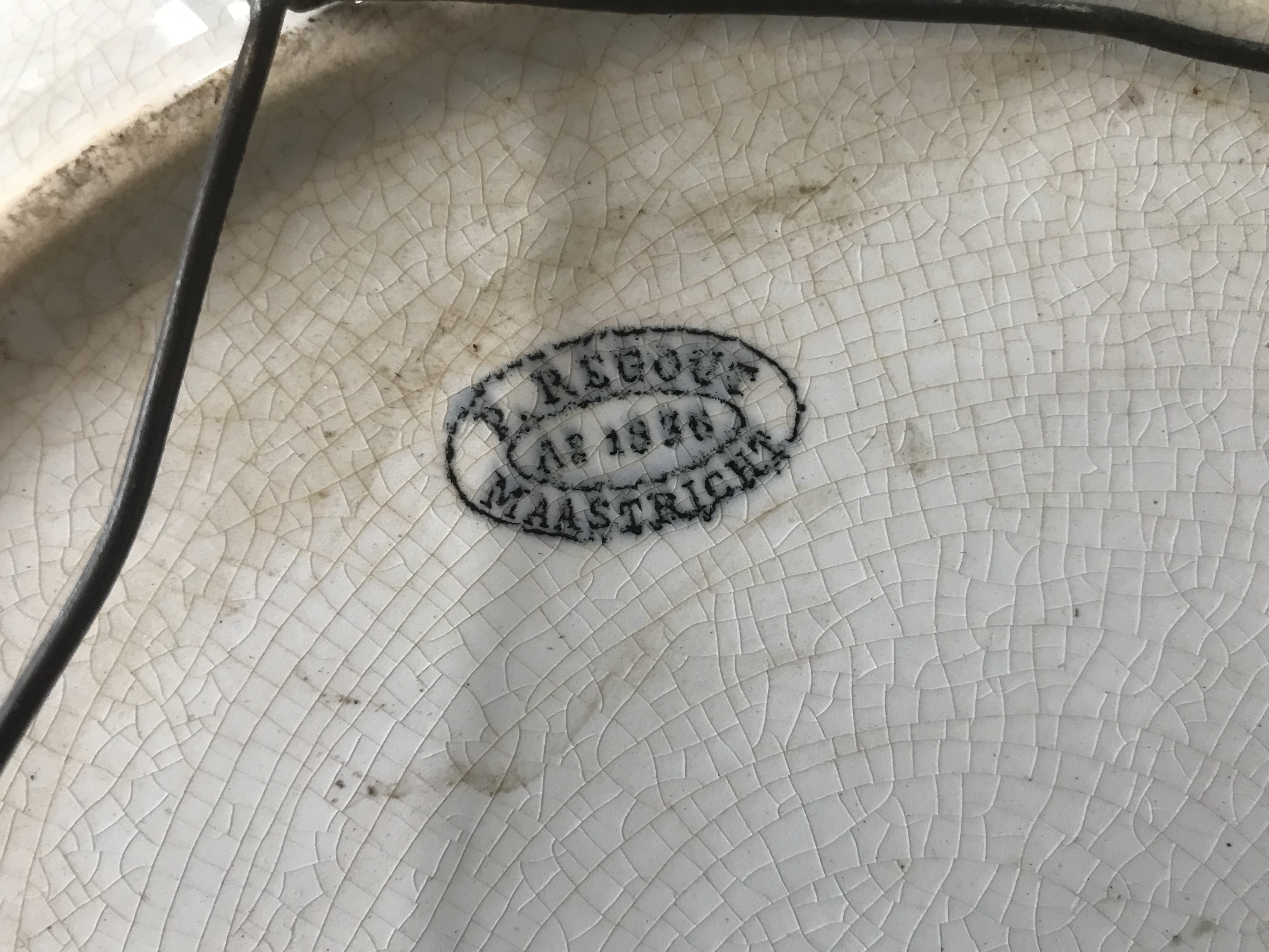 Firma Regout & Co - Antiek Handgeschilderd Bord / Schotel kopen? Bied vanaf 40!