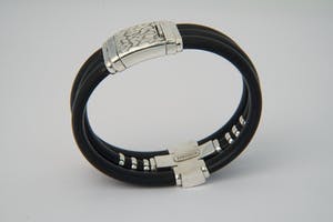 1584 - Stoere 1e gehalte Zilver en caoutchoucband YANVAN armband - gekeurd kopen? Bied vanaf 30!