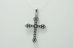 30 - Fraai vormgegeven 14 karaat wit-gouden  kruis hanger met zirkonia kopen? Bied vanaf 130!