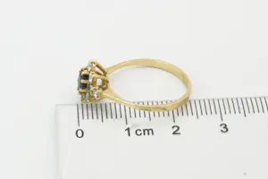 6 - Exclusieve 18krt gouden rozet of entourage ring met ca 0.30crt diamant kopen? Bied vanaf 310!