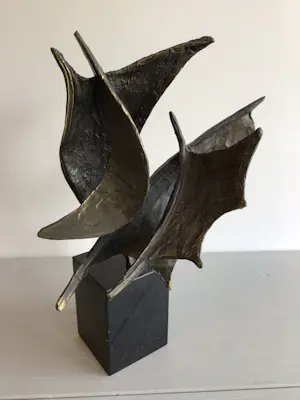 Bernadette Leijdekkers - Sculptuur “ De wind in de zeilen “ kopen? Bied vanaf 79!