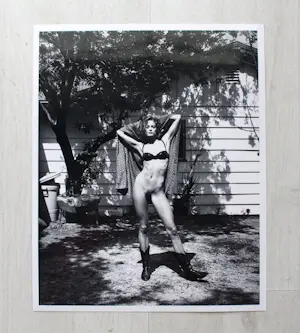Helmut Newton - MIss Longwell - Sherman Oaks, California, 1992 kopen? Bied vanaf 120!