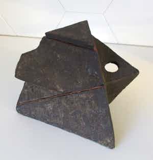 Niet of onleesbaar gesigneerd - Studio Keramische Avantgardistische theepot verkocht voor € 10!