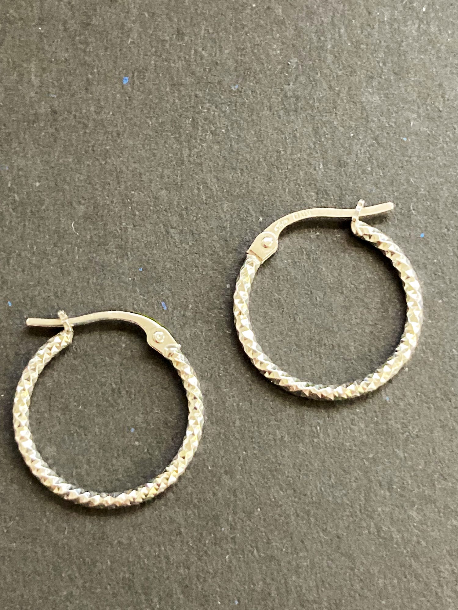 18 karaats witgouden creolen, gediamanteerd kopen? Bied vanaf 79!