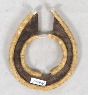 Masai - Metalen mes om rond de pols als een armband te dragen, met beschermingshoezen kopen? Bied vanaf 1!