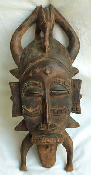 Niet of onleesbaar gesigneerd - Houten beeld – Afrikaans – 1e helft 20e eeuw verkocht voor € 1!