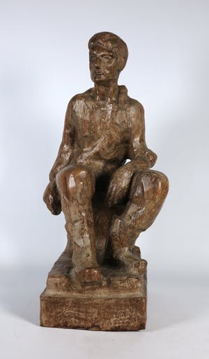 Niet of onleesbaar gesigneerd - Houten sculptuur, Zittende man kopen? Bied vanaf 10!