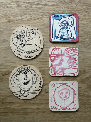 Gerard Fieret - 3 portret tekeningen + 5 Fieret bierviltjes uit de verzameling van Ben Moritz kopen? Bied vanaf 75!