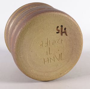 Jan Haans - Aardewerk, Geribbelde vaas door de Porceleyne Fles Delft kopen? Bied vanaf 1!