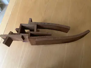 Pjotr Muller - Ruwhouten beeld kopen? Bied vanaf 350!