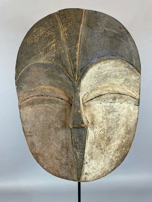 Lega - 210821 - Tribal used African mask from the Lega Bwami - Congo. kopen? Bied vanaf 65!