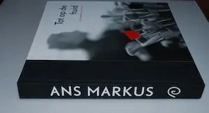 Buy Ans Markus - 2 GESIGNEERDE boeken waaronder het monumentale Tot op de huid (2.3 kg)? Bid from 55!