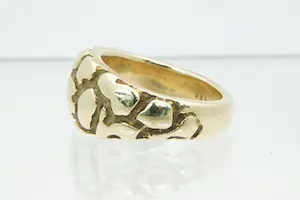 47 -   Massief 14 Krt geelgouden ring met giraffen motief kopen? Bied vanaf 920!