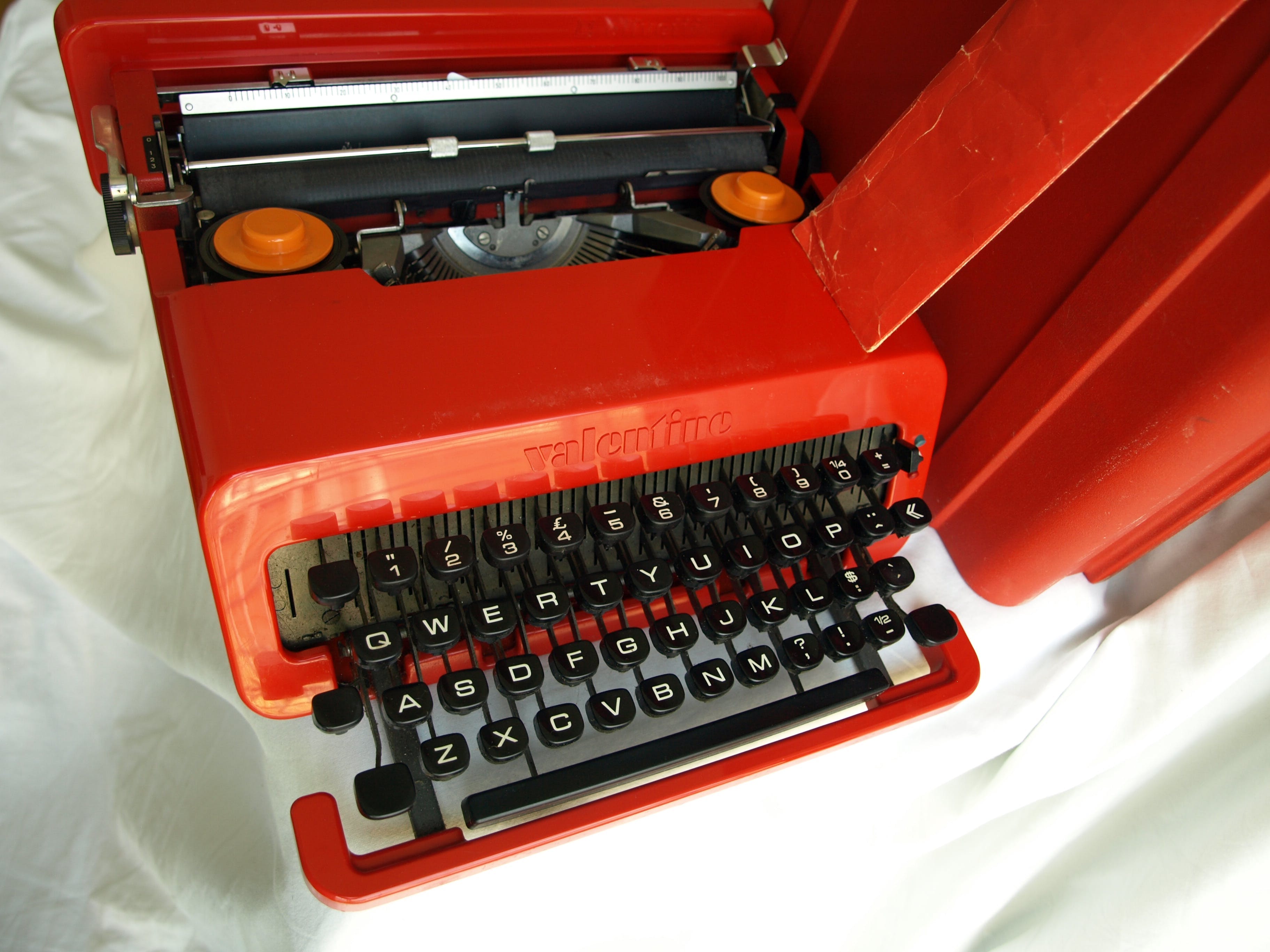 Ettore Sottsass - Valentine portable typewriter voor Olivetti – Italië 1969 kopen? Bied vanaf 75!