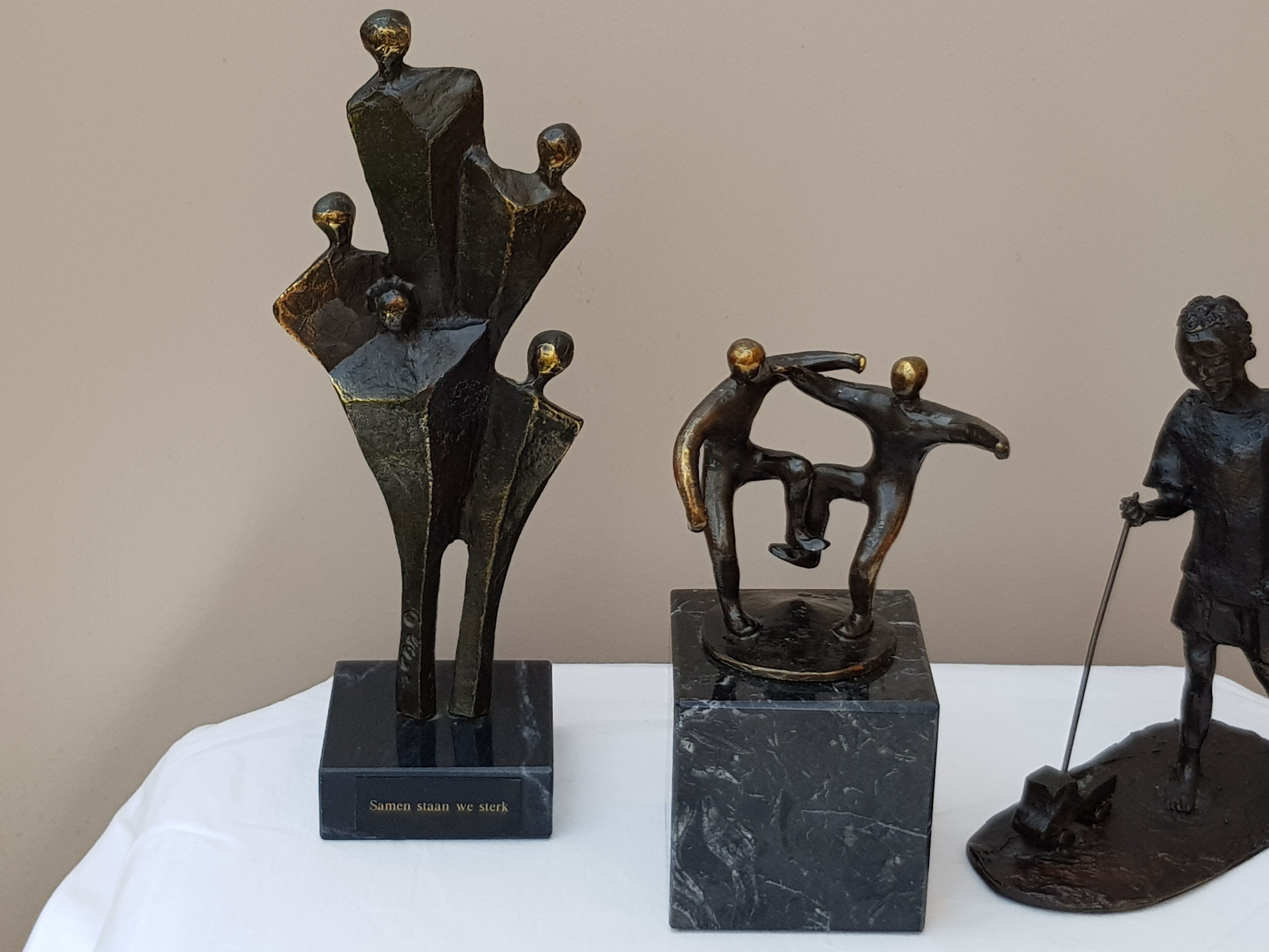 Corry Ammerlaan - Lot van 3 Sculpturen - Gesigneerd kopen? Bied vanaf 75!