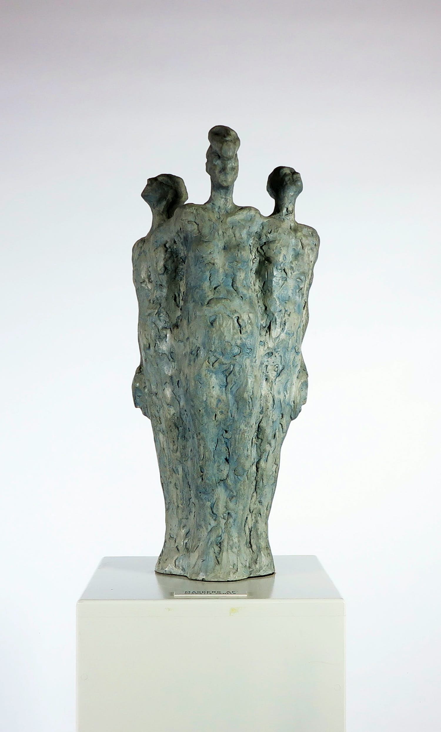 Henriette Hemels - Keramieken beeld, Maskers af (met sokkkel) verkocht voor € 150!