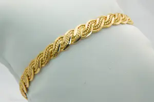 Acheter56- Zware, fraai bewerkte 22kt goud armband - Arabisch / Slinger motief? Enchérissez de 1200!