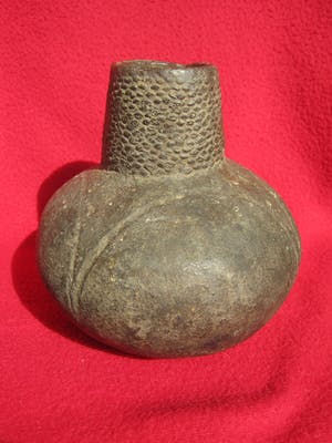 Bandkeramische cultuur - Neolithische aardewerken pot uit Zuid Limburg. kopen? Bied vanaf 120!