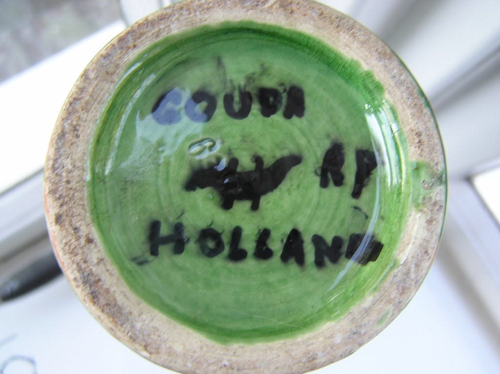 Niet of onleesbaar gesigneerd - Art Nouveau Gouda Glansplateel Cilindervaas met decoratie van distel kopen? Bied vanaf 1!