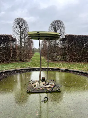 Hedda Willem Buijs - bijzonder abstract beeld van staal en glas (geschikt als vijverbeeld) kopen? Bied vanaf 200!