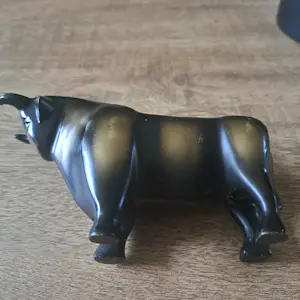 Brons (Onbekend) - abstracte stier, klaar voor de aanval kopen? Bied vanaf 60!