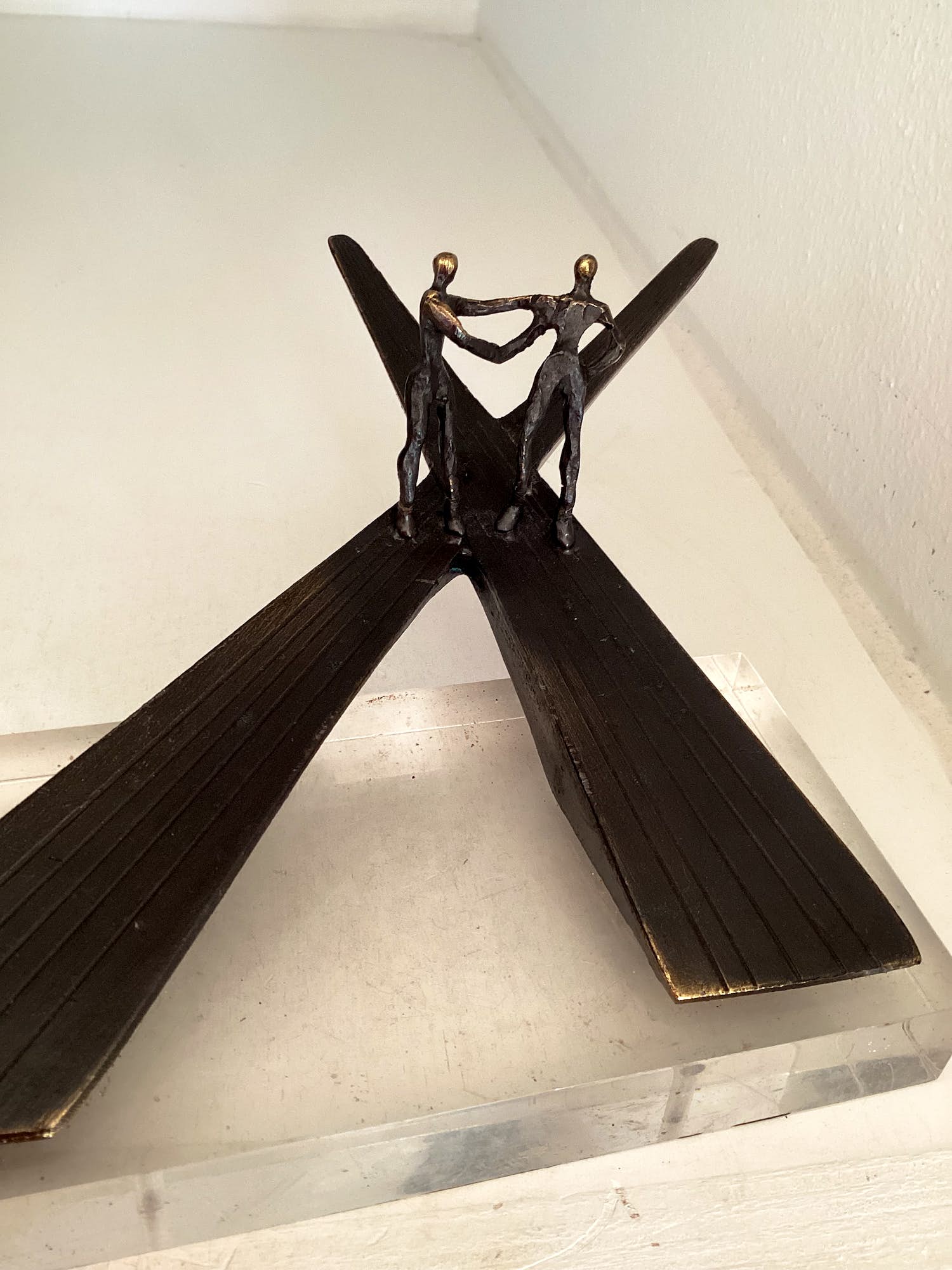 Corry Ammerlaan - Sculptuur “ OP SCHEIDING VAN WEGEN “ kopen? Bied vanaf 1!