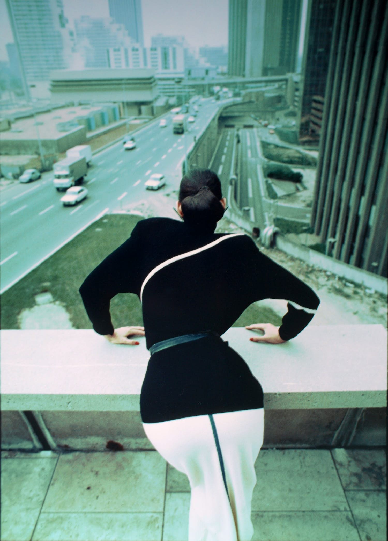Helmut Newton - Ingelijste foto , ‘Paris 1978’ - voor modeontwerper Thierry Mugler verkocht voor € 1000!