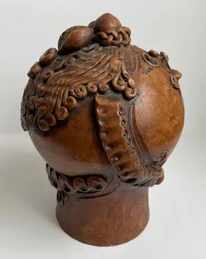 Niet of onleesbaar gesigneerd - Kunst aardewerken fantasie figuur - Volkskunst kopen? Bied vanaf 1!