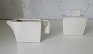 Buy Royal Boch - Suikerpot & creamer servies Zeosen ontwerp Marc Pairon? Bid from 25!