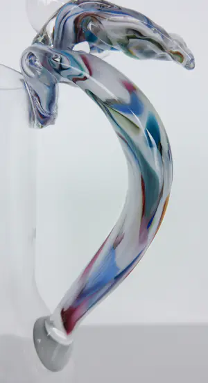 Sabine Lintzen - Glazen feest-karaf met speels gekleurd handvat kopen? Bied vanaf 60!