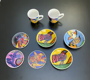 Corneille - TWEE KOFFIEBEKERS, DRIE SCHAALTJES, DRIE ONDERZETTERS kopen? Bied vanaf 56!